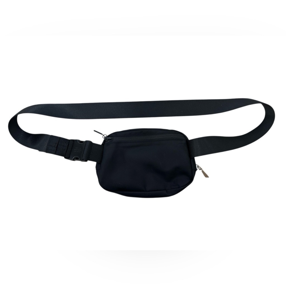 Lululemon Everywhere Belt Bag, Black, Crossbody Belt Bag - Picture 2 of 4